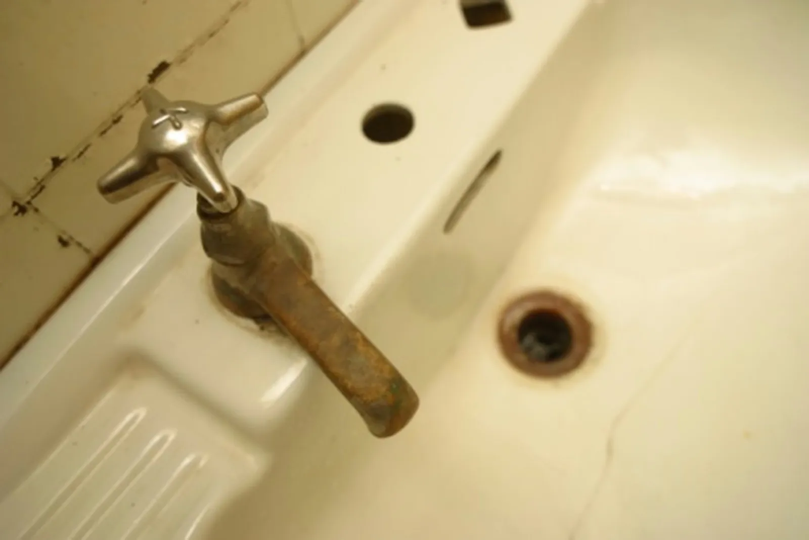 Removing Rust Stains From Your Kitchen Faucet: A Step-by-Step Guide