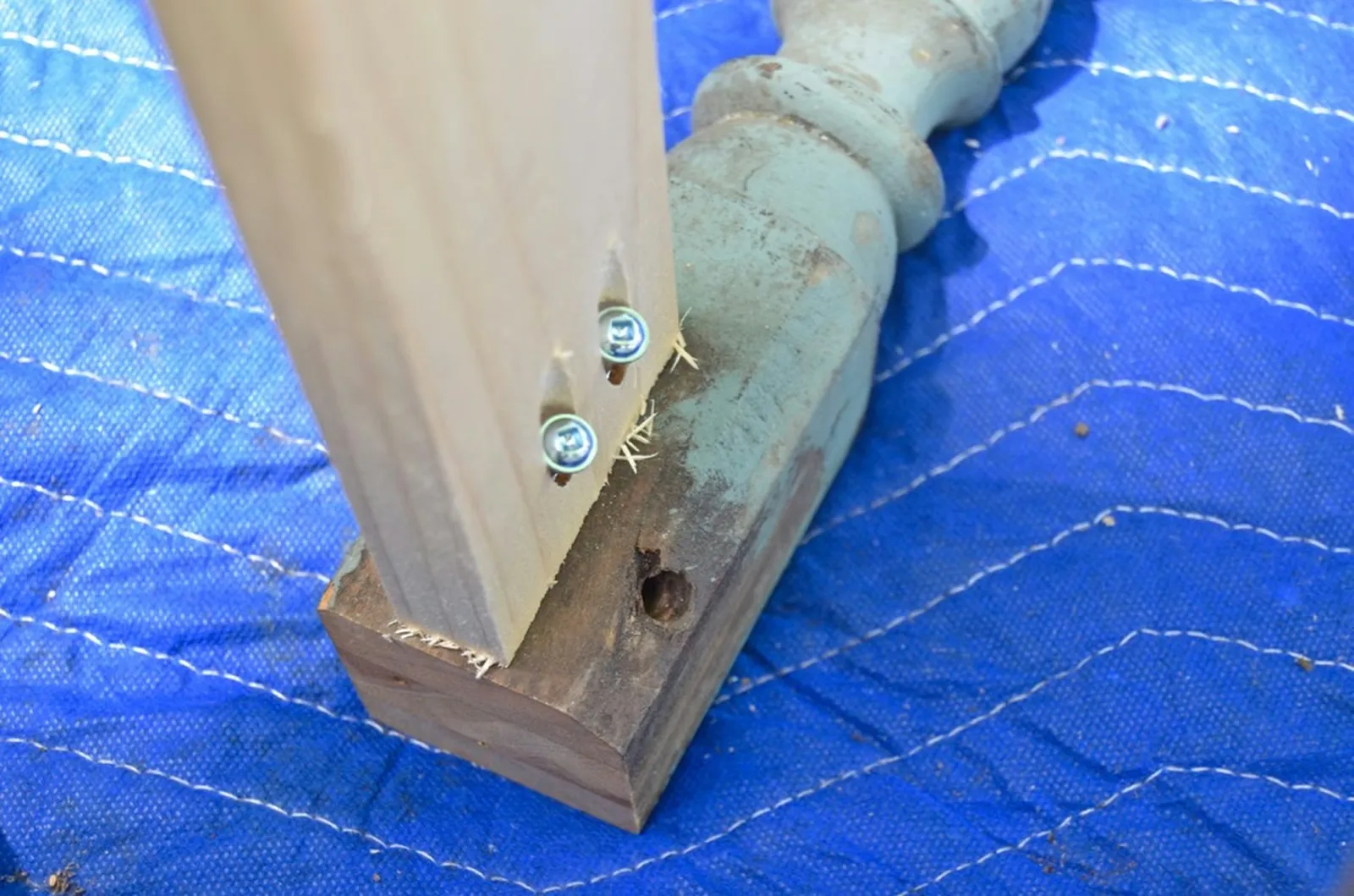 attach pine side boards to able legs