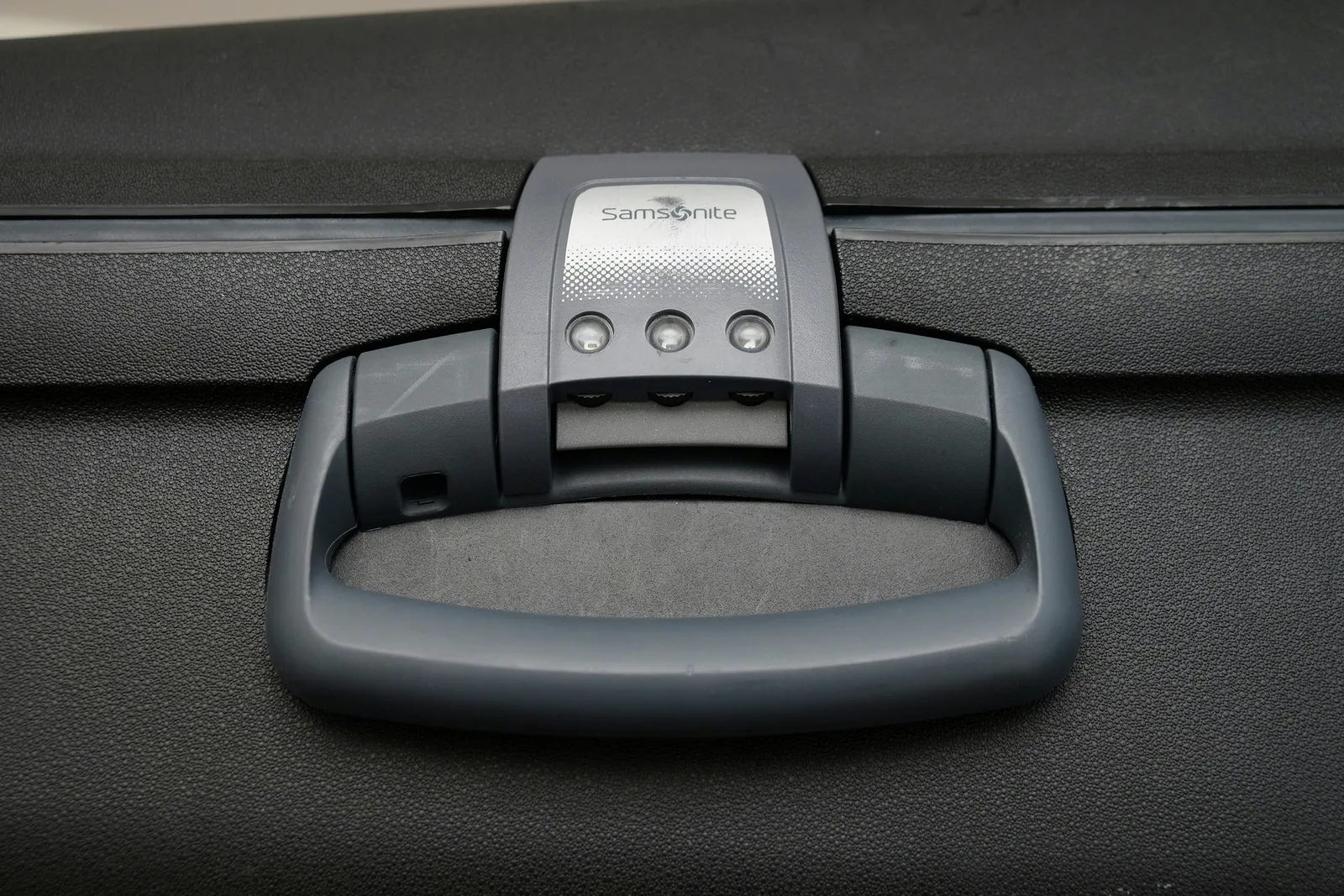 Resetting the Combination on a Samsonite Bag or Ordering a Replacement Key