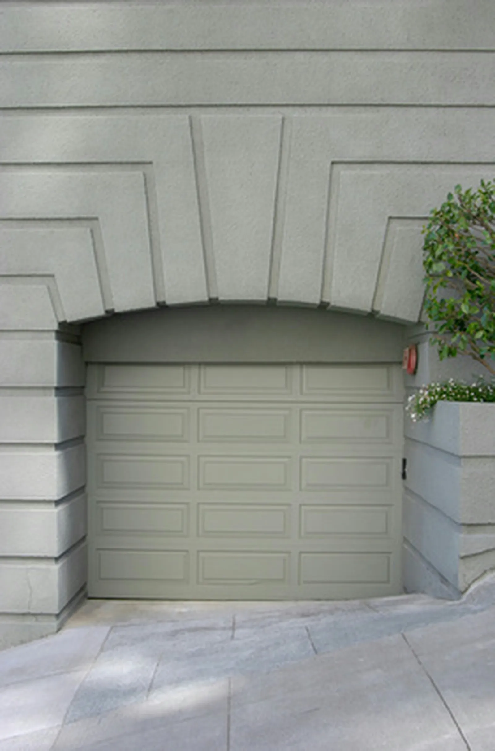 A Step-by-Step Guide to Repainting Fiberglass Garage Doors