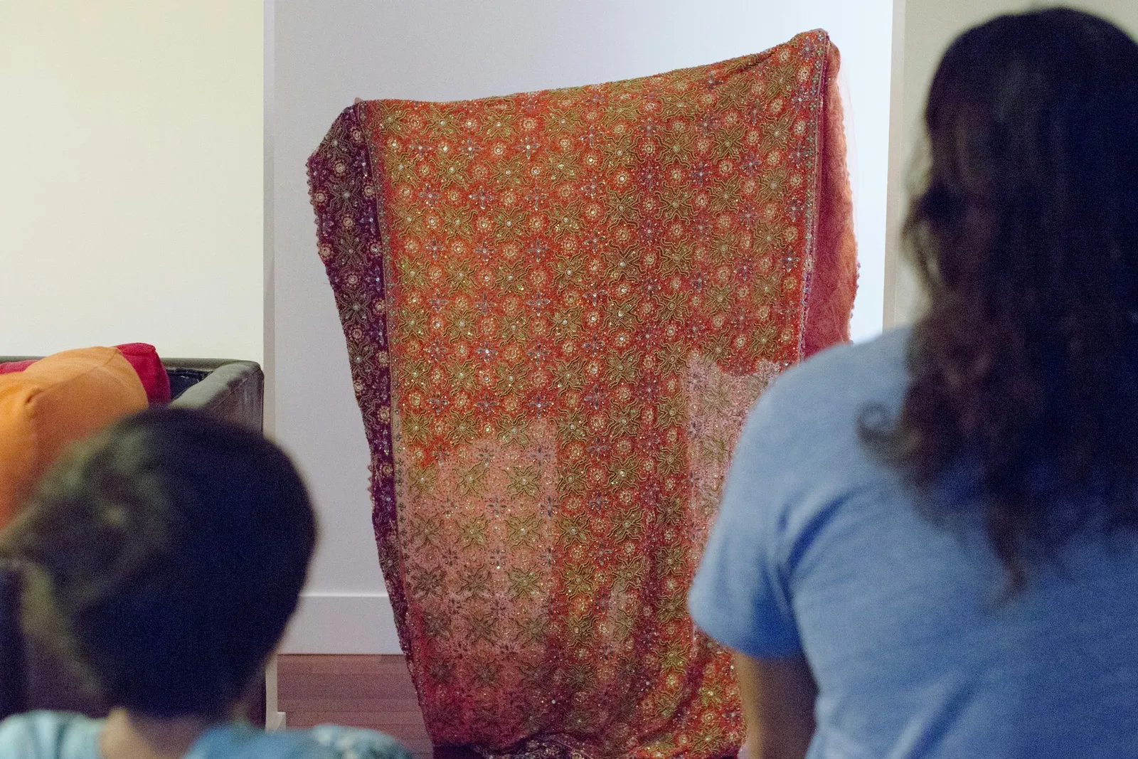 Disappearing Act: A Blanket-Based Illusion Anyone Can Learn