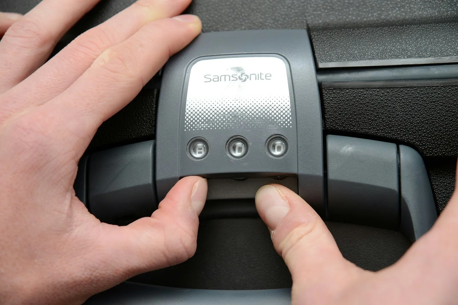 Resetting the Combination on a Samsonite Bag or Ordering a Replacement Key