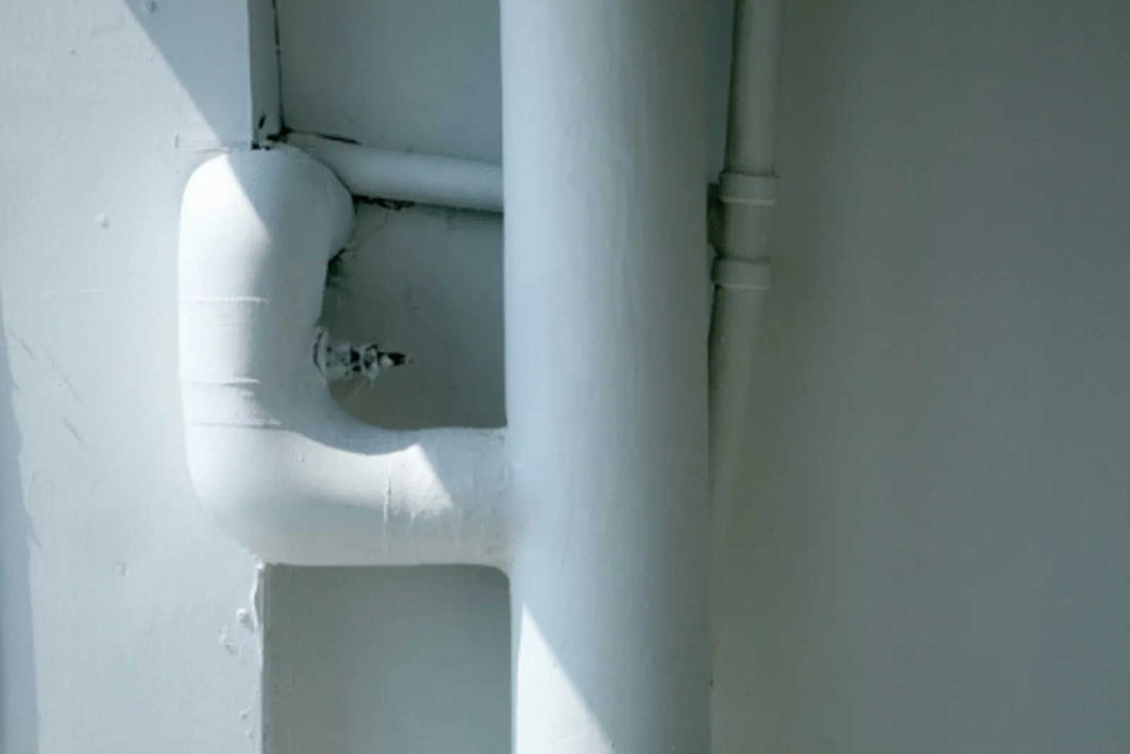 A Guide to Coating Water Pipes with Paint
