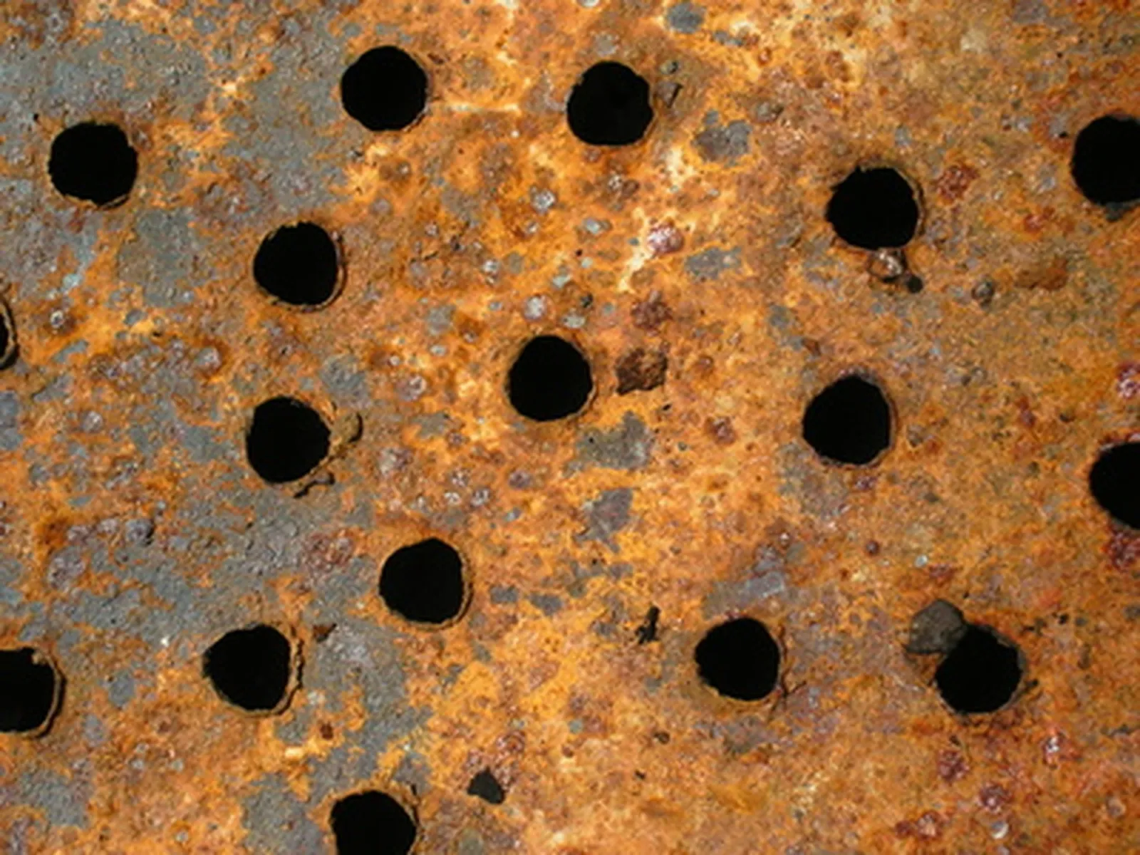 A Step-by-Step Guide to Concealing Rust with Paint