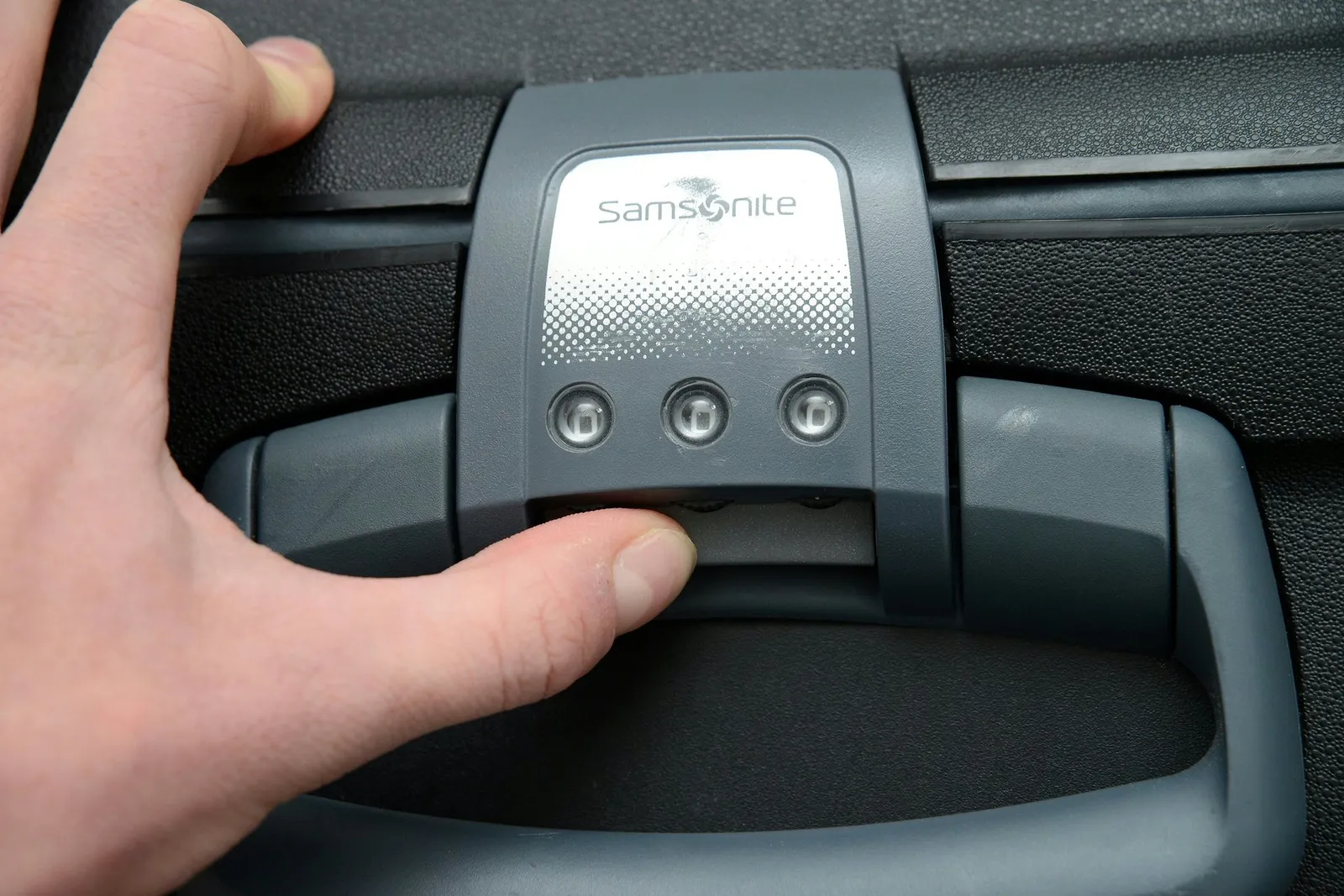 Resetting the Combination on a Samsonite Bag or Ordering a Replacement Key