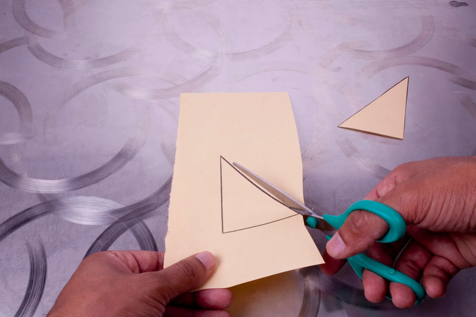 Crafting Pointy Ears from Manila Paper: A Simple Project for Kids