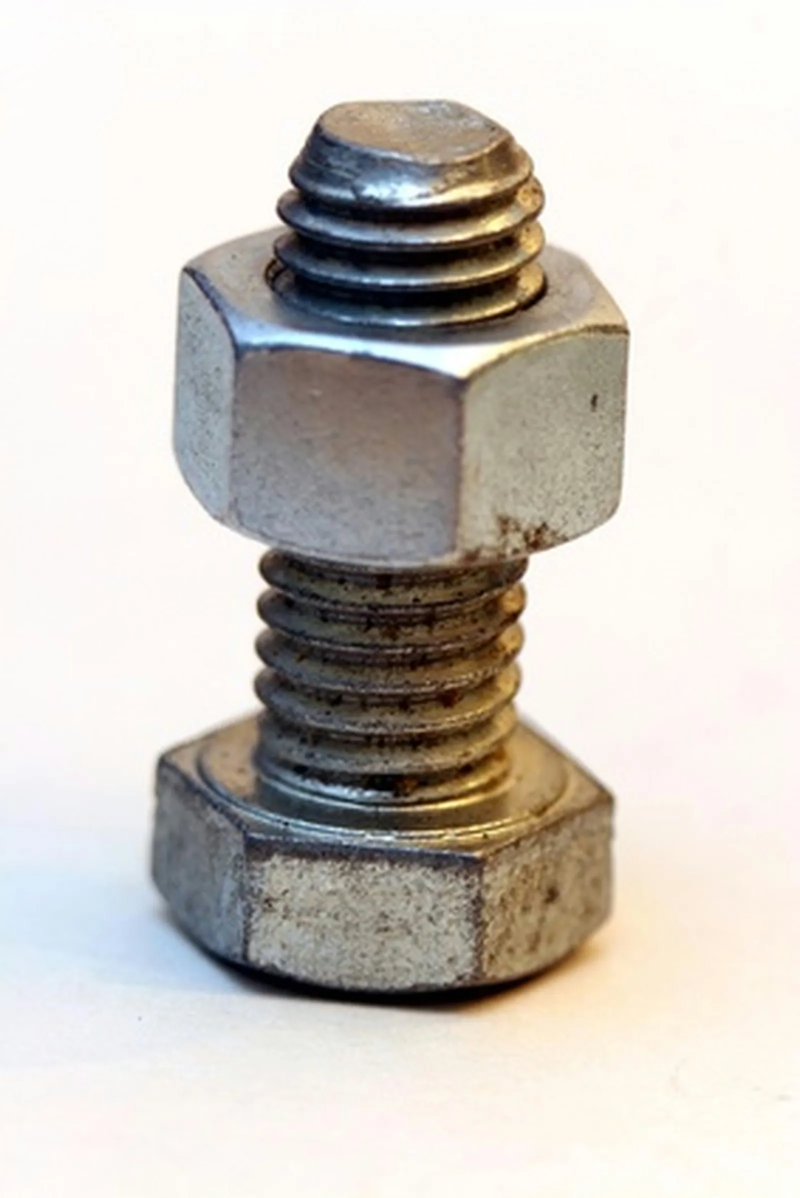 How Do Hex Nut Threads Differ from Pipe Threads?