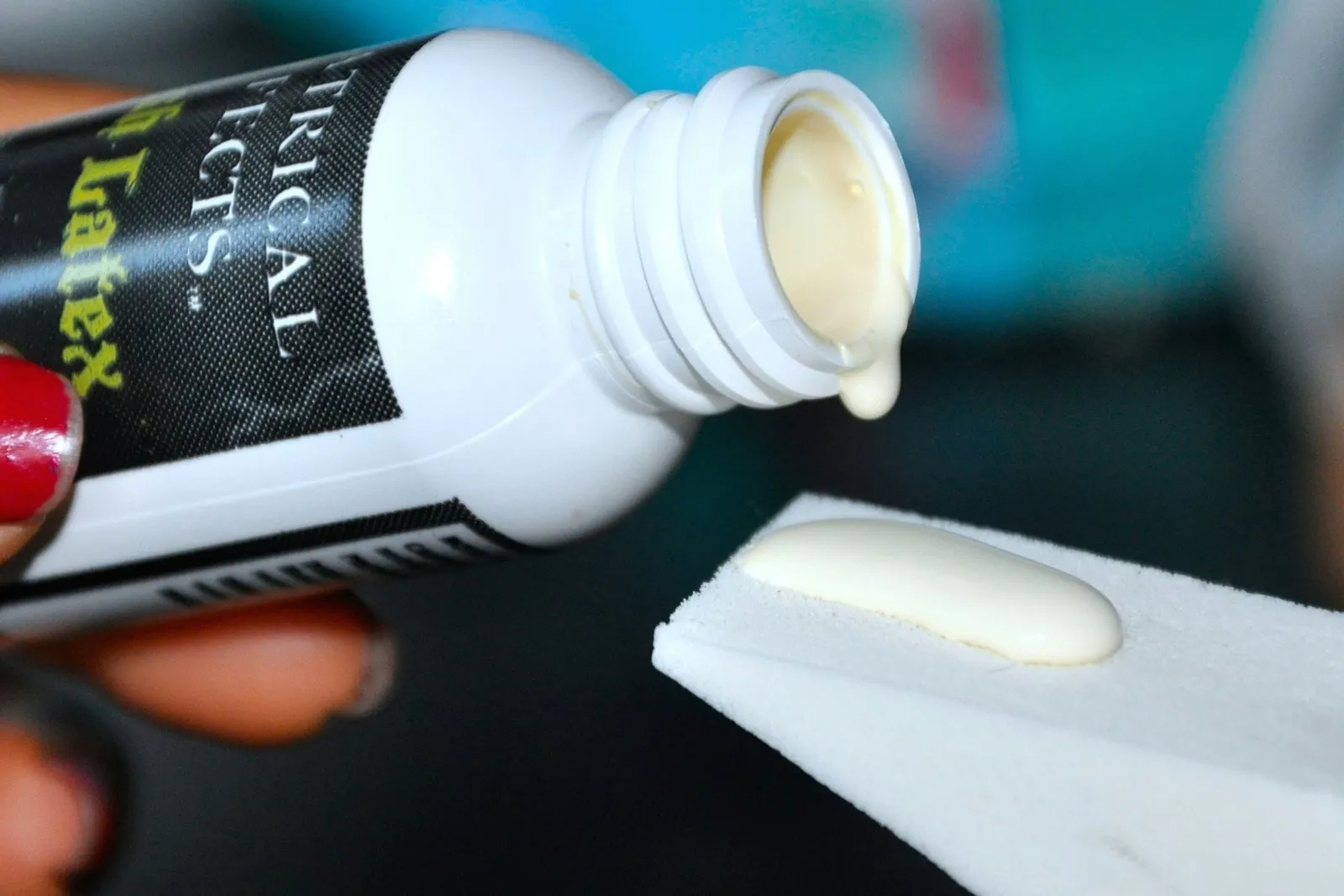 Put liquid latex onto sponge.