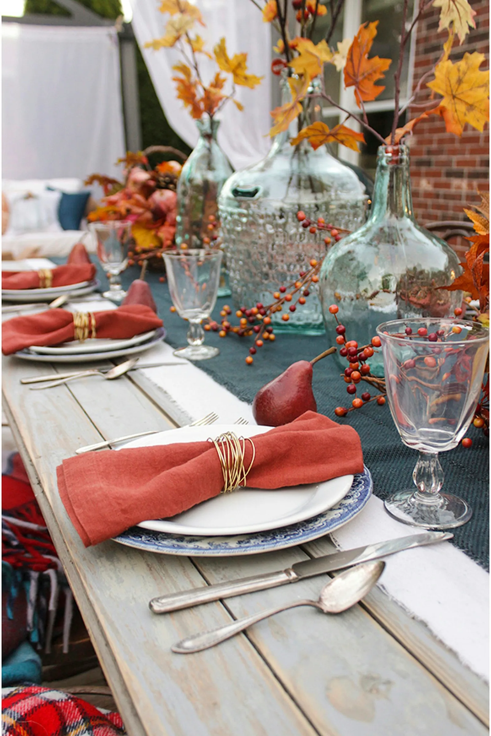 Fall tablescape with gold wire napkin rings.