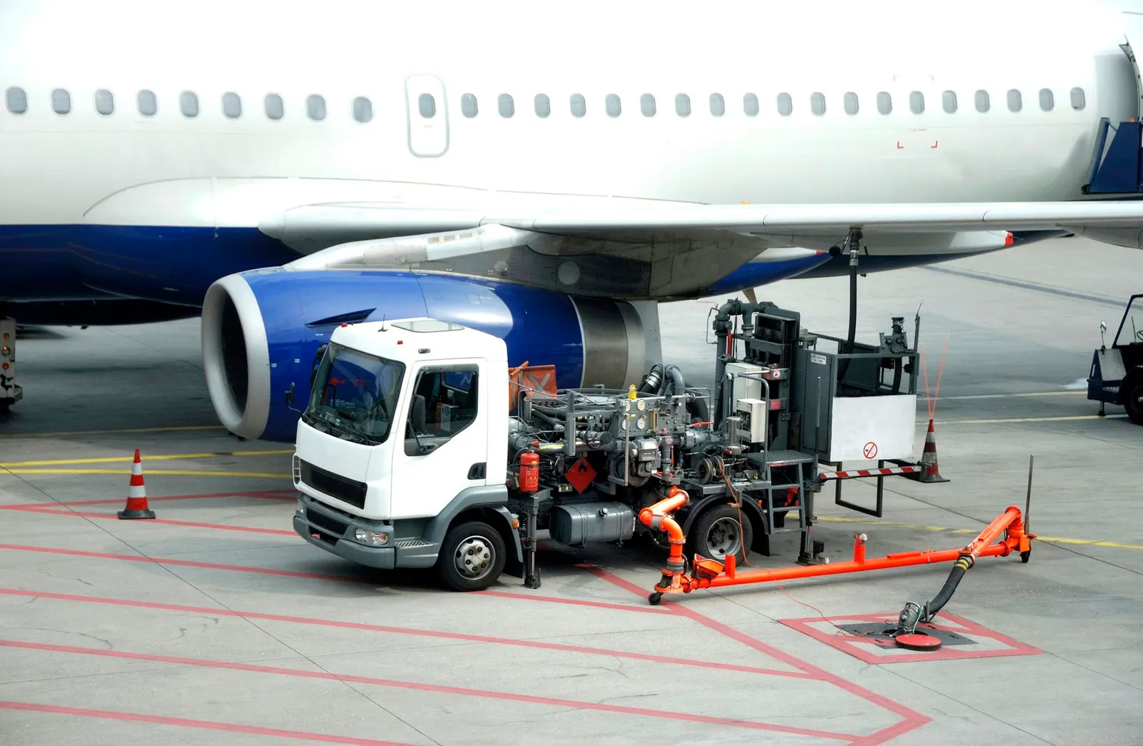 Refueling an airplane