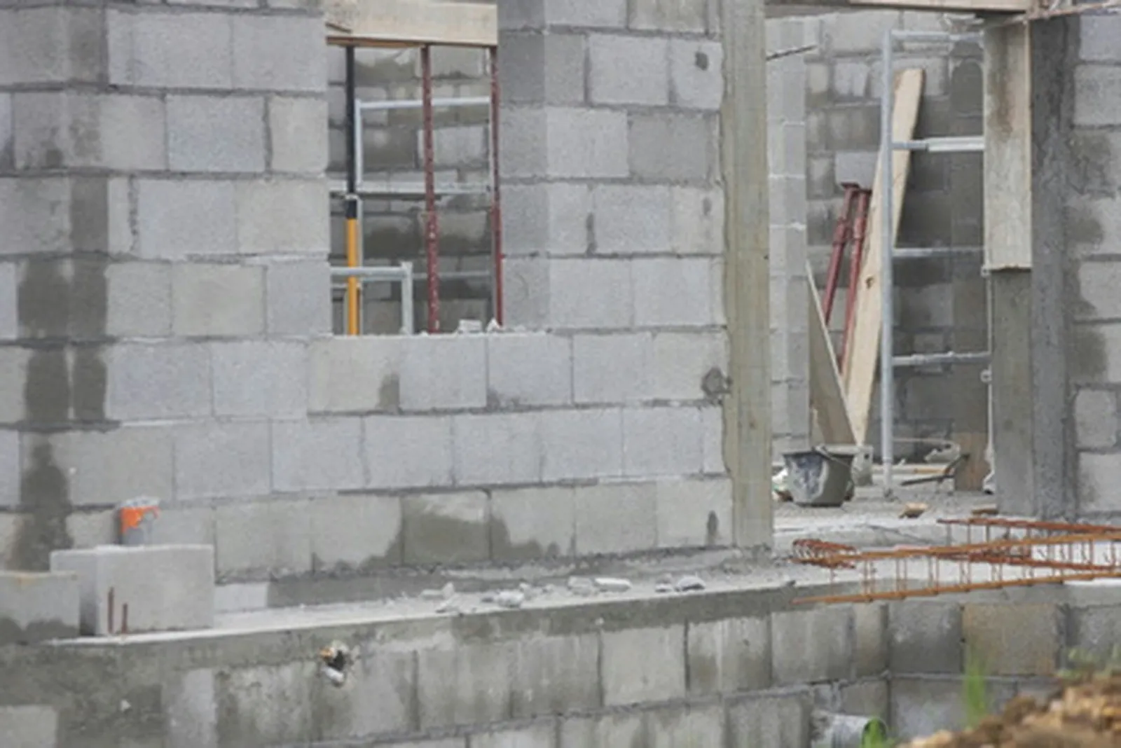 Applying Tyvek House Wrap to Brick, Block and Concrete Walls