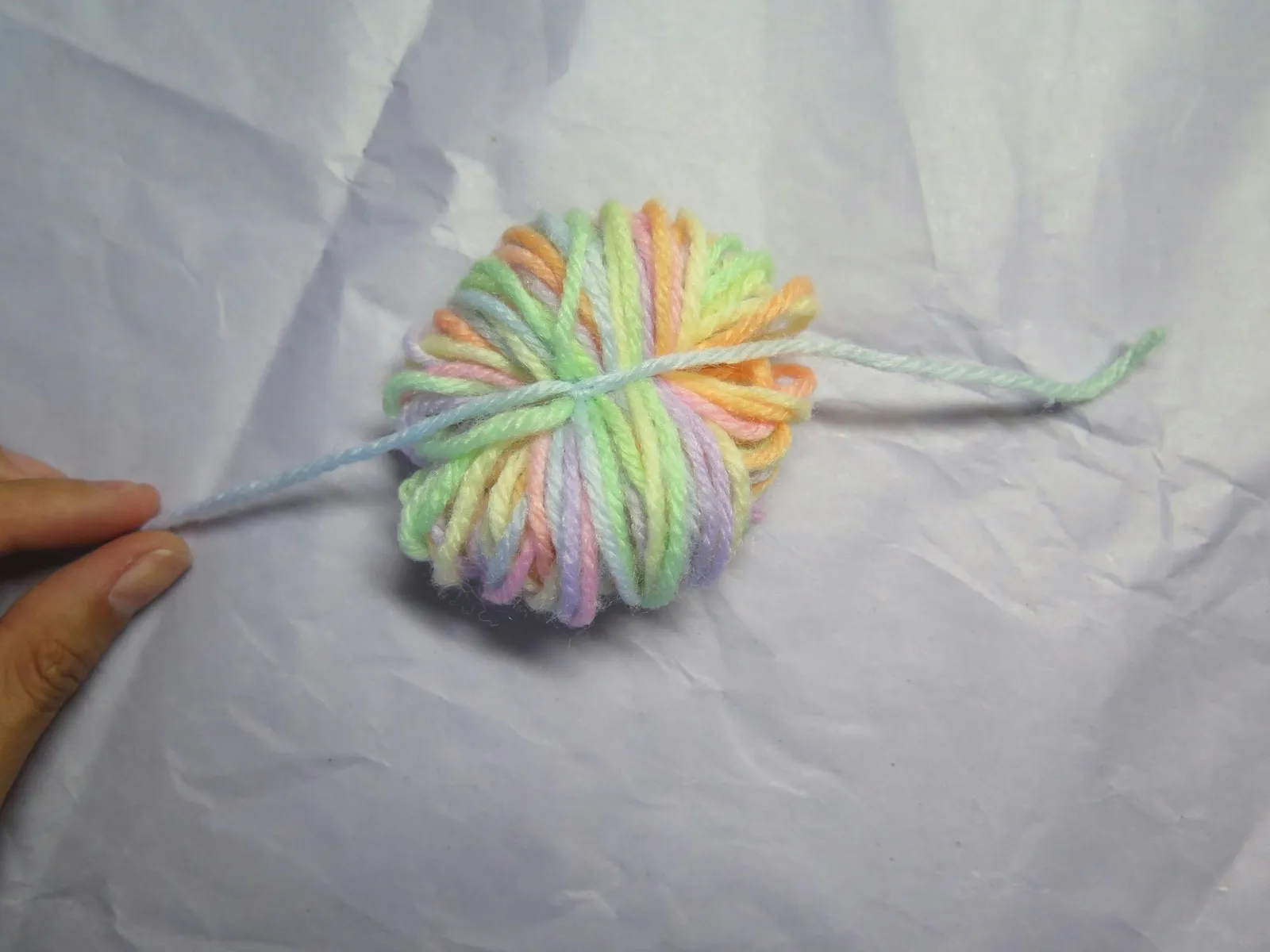 Double knotted tie around a bundle of yarn