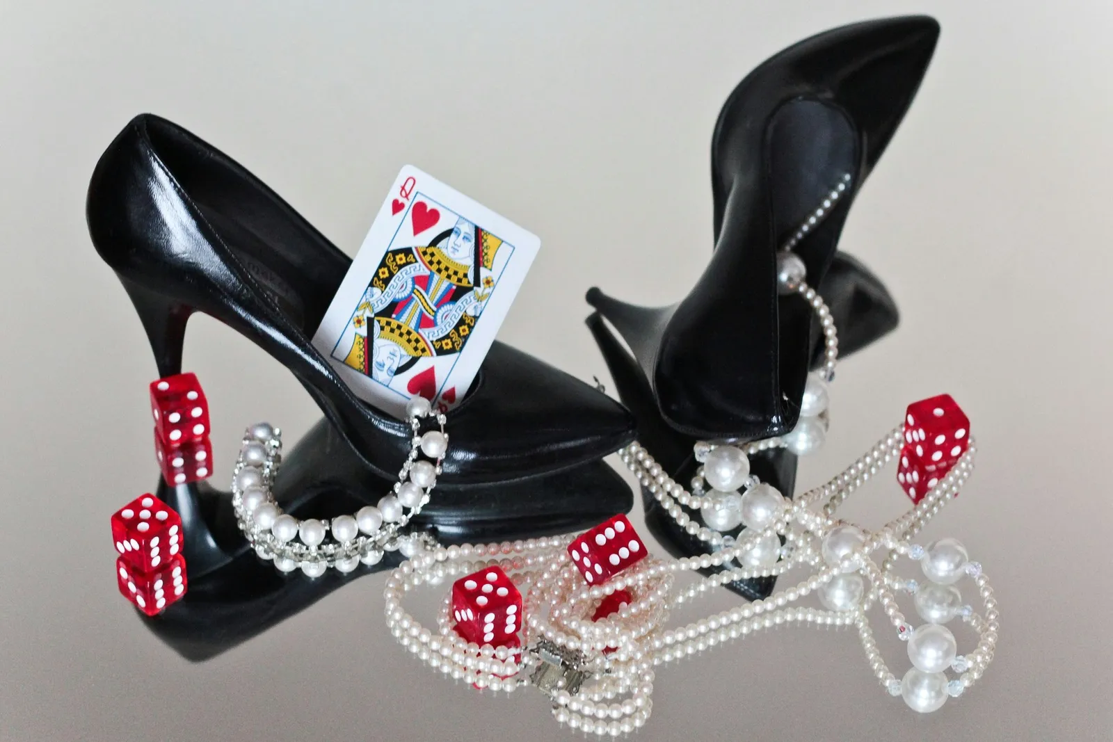 Vegas Party Fashion: A Guide to Channeling the Casino Glamour