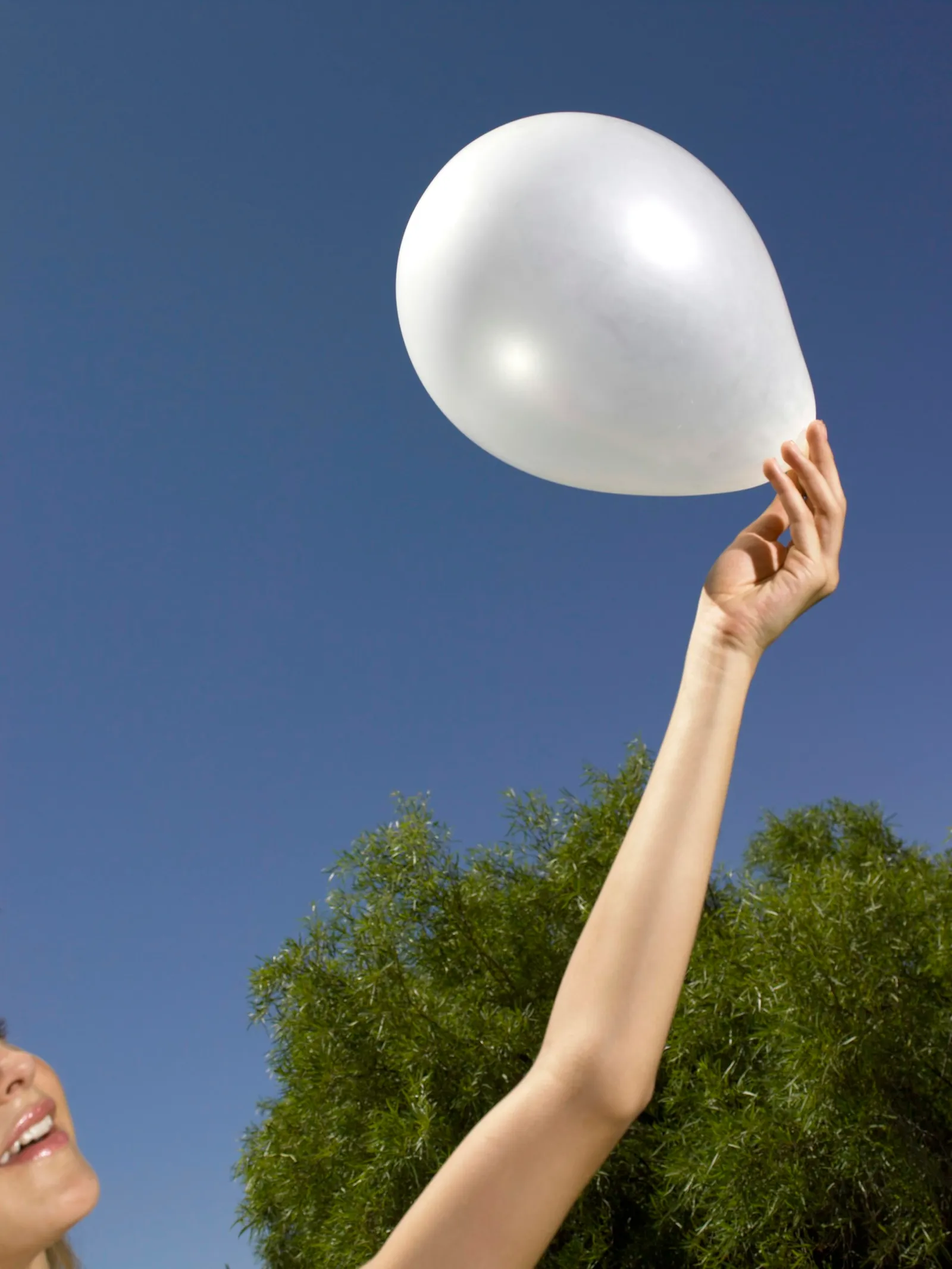 Balloon-Based Underwater Party Decorating Guide