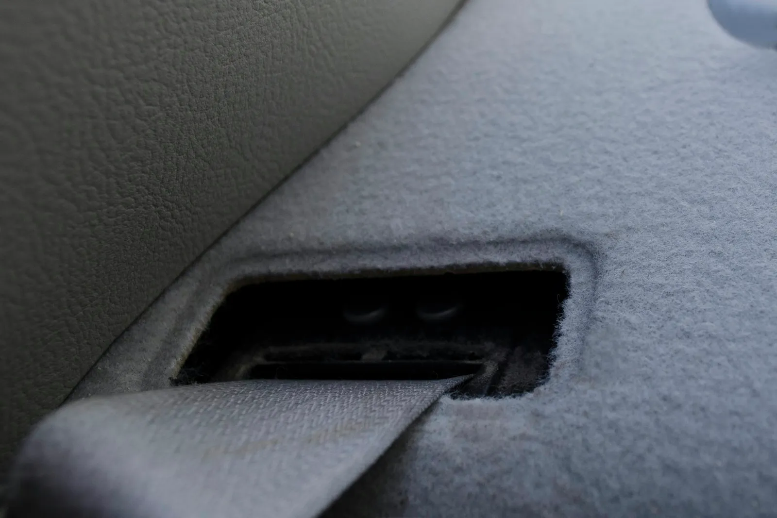 Simple Steps to Free a Jammed Seatbelt