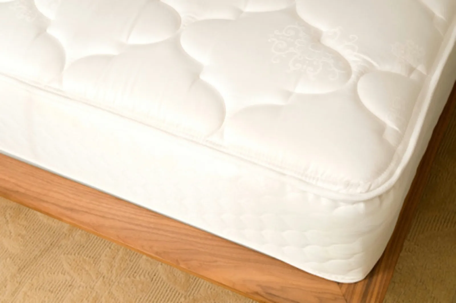 Cleaning Up Urine Spills on a Mattress: A Step-by-Step Approach