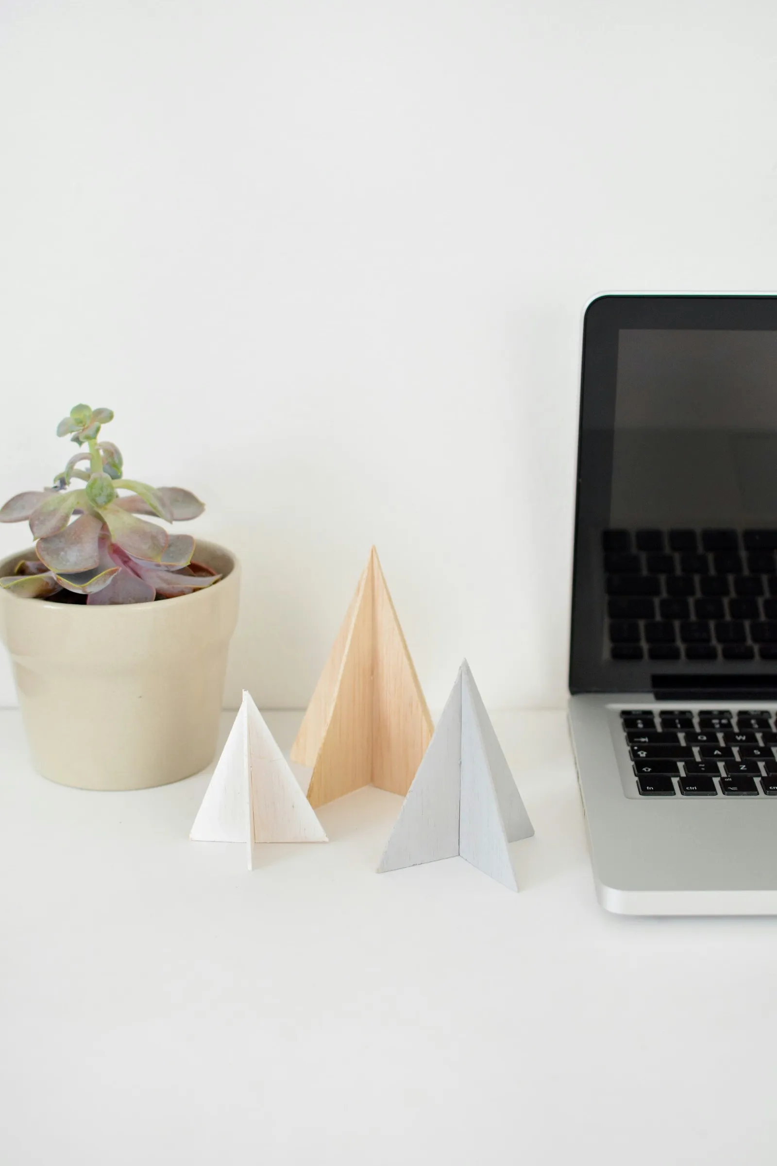 DIY Mini Wooden Christmas Tree