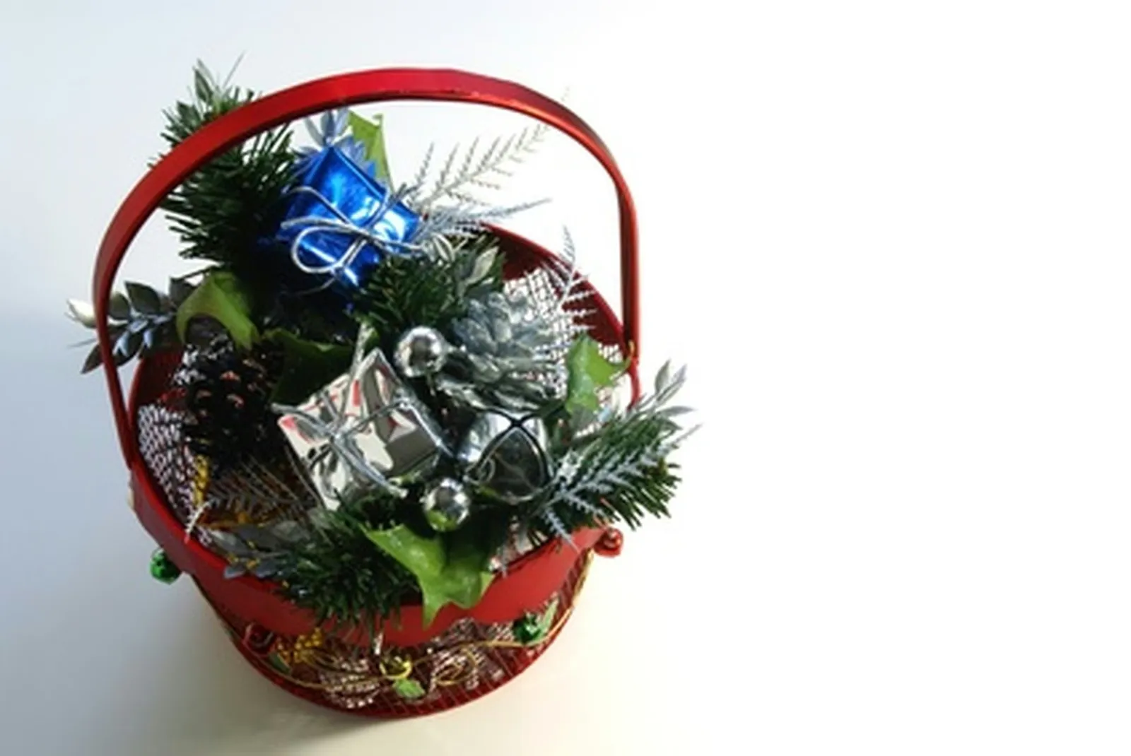 Lining a Gift Basket: A Step-by-Step Guide