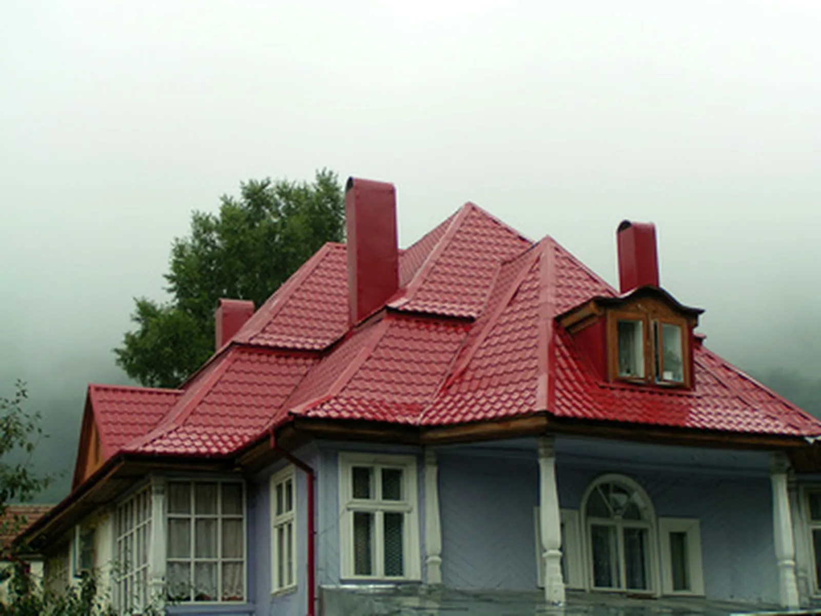 Red Roofs and Exterior Paint: Finding a Look That Works