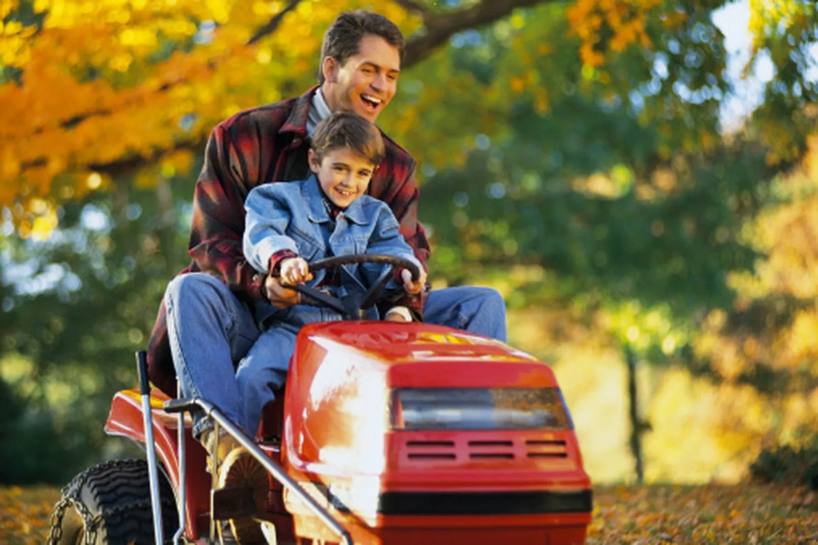 Understanding the Voltage Requirements for Riding and Push Mower Batteries