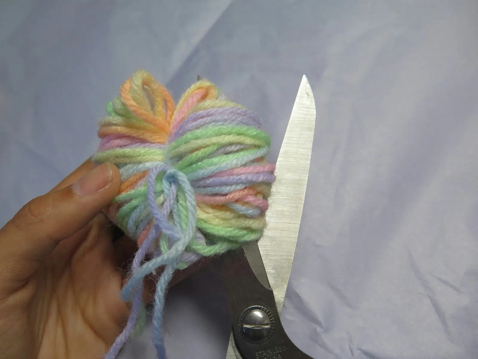 Cut the loops of the yarn bundle.