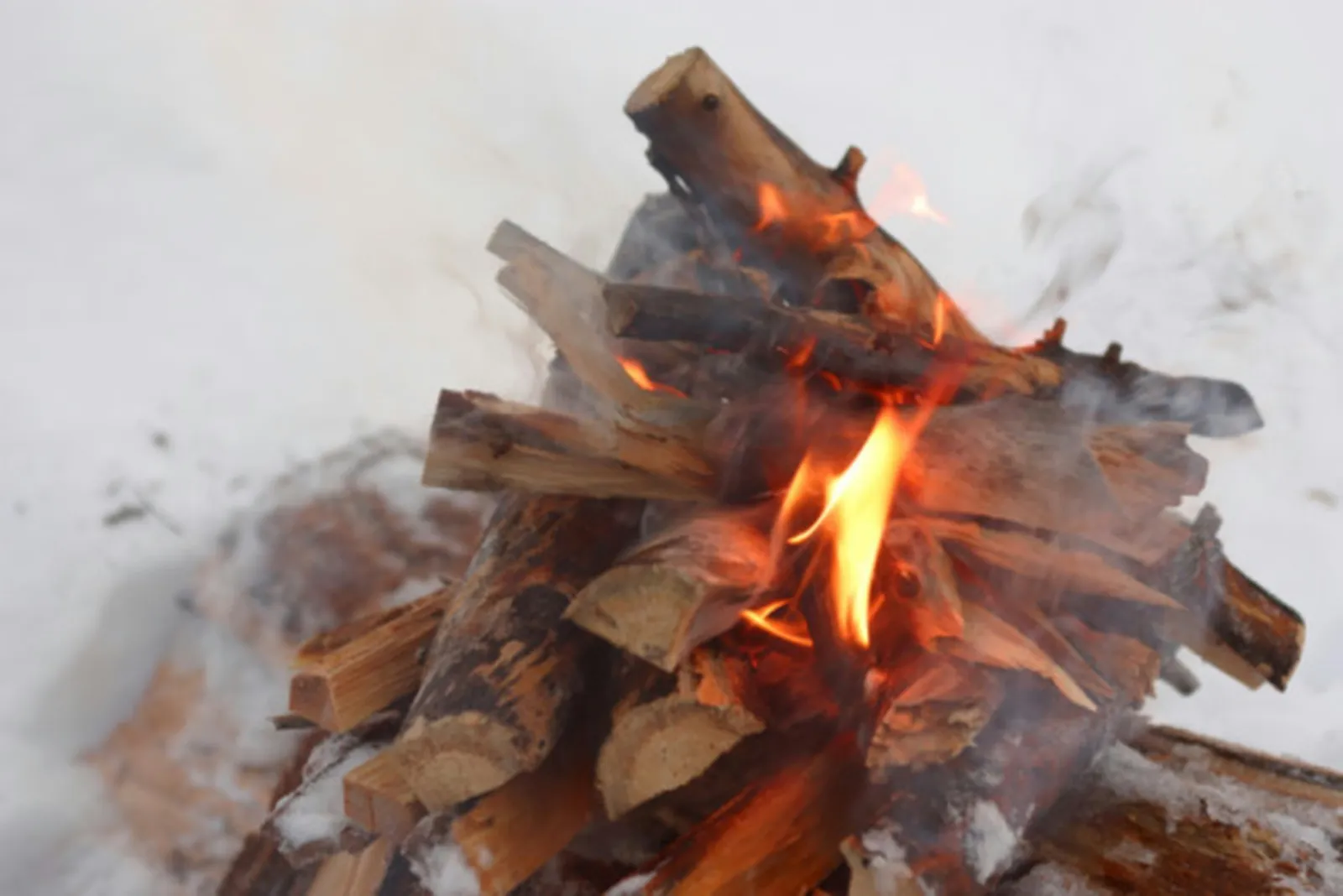 Creating a Lifelike Indoor Campfire Ambiance
