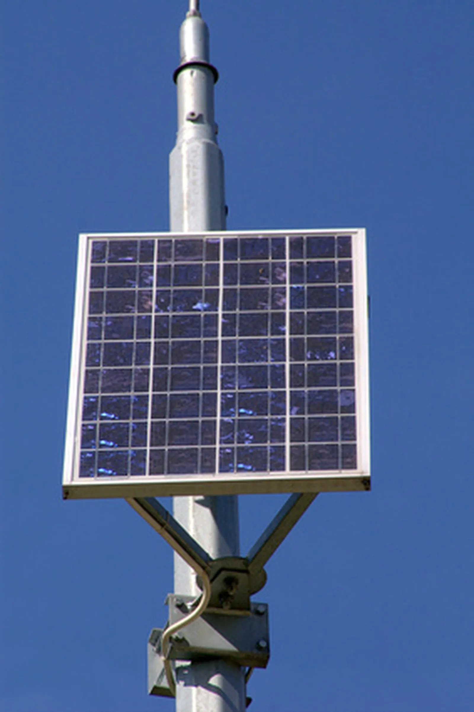Converting Your Outdoor Holiday String Lights to Solar Energy