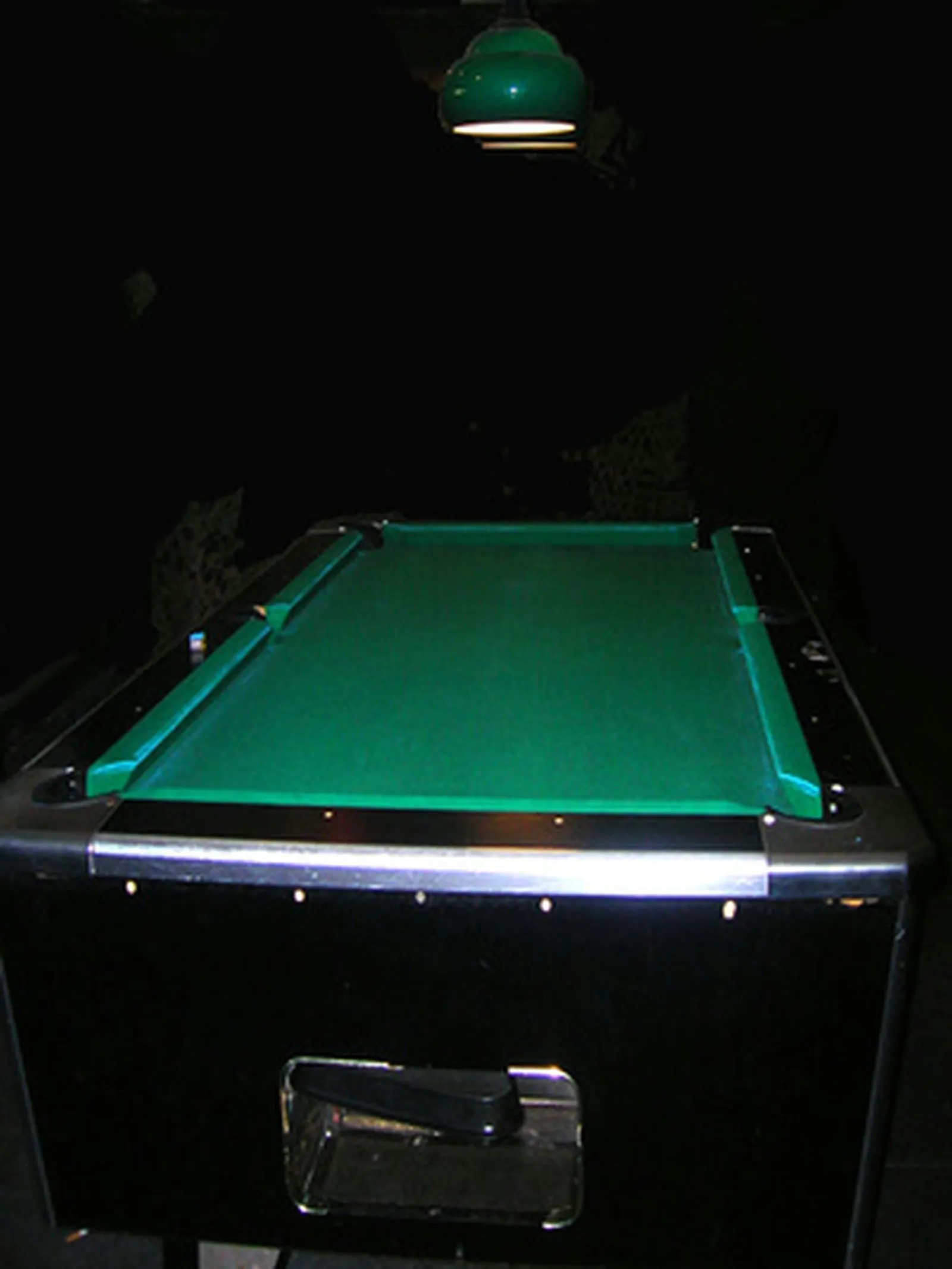 A Guide to Replacing Laminate on a Pool Table